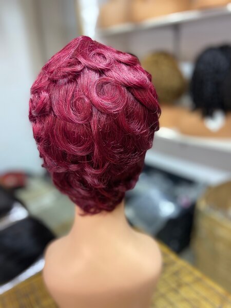 Perruque courte bouclée rouge