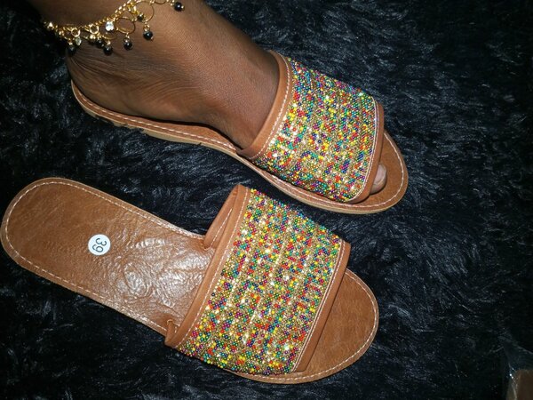 Sandales en perles colorées