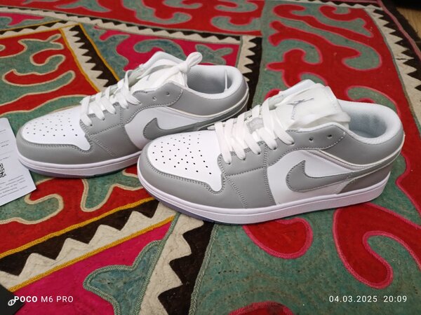 Jordan 1 low wolf grey