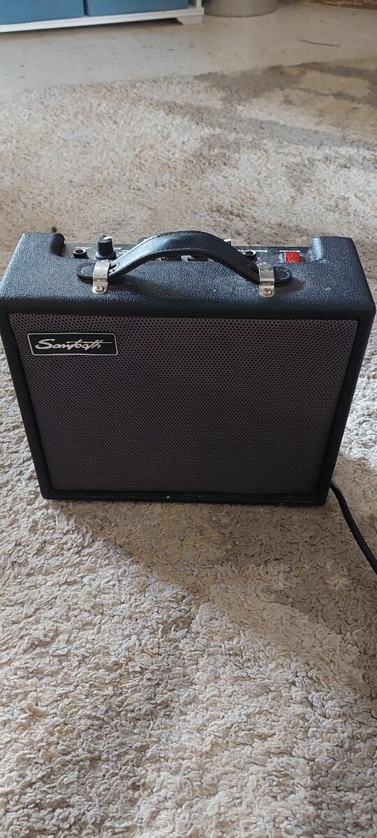 Powwrful electric guitar amplifier