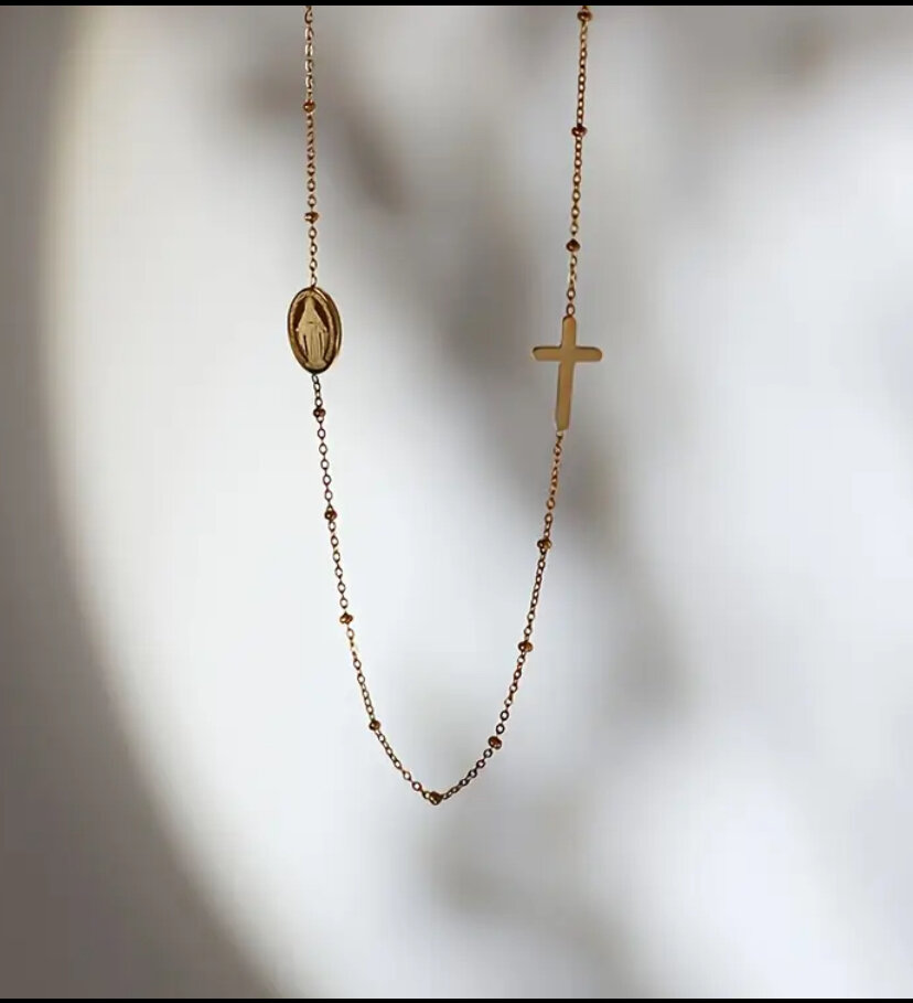 Collier doré pendentif croix