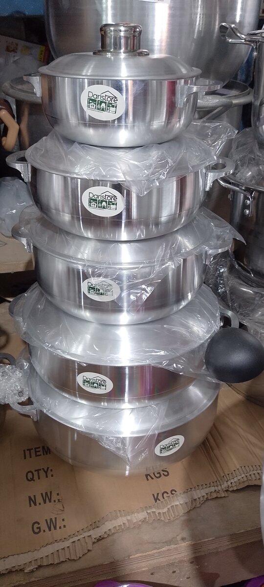 Casserole 5 pièces et une louche