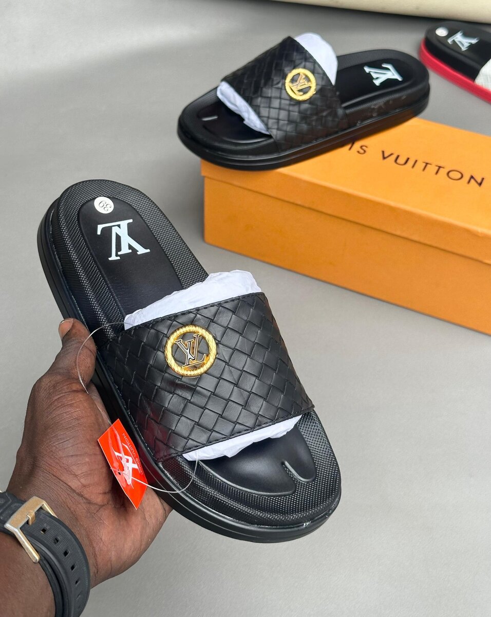 Chaussure claquettes Louis Vuitton