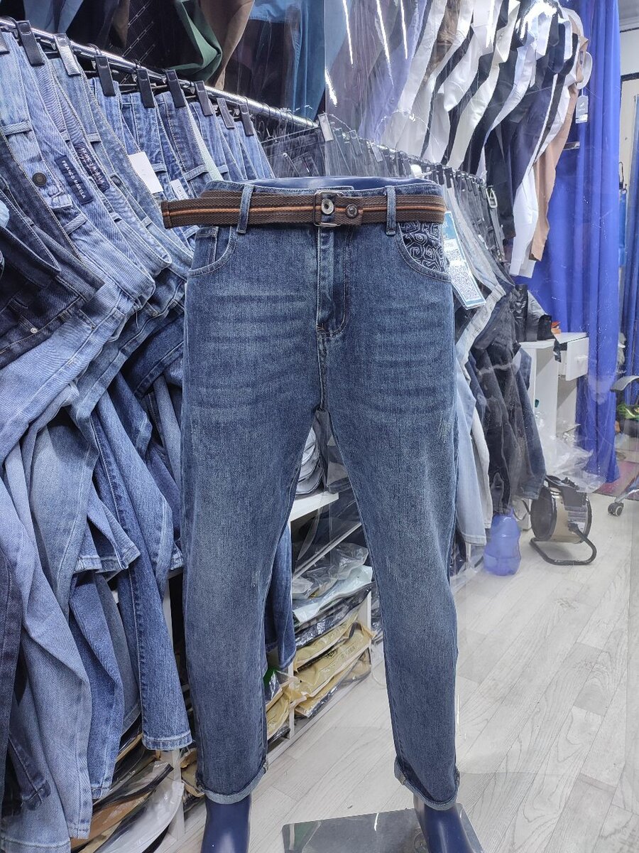 Джинсы полу завуженный