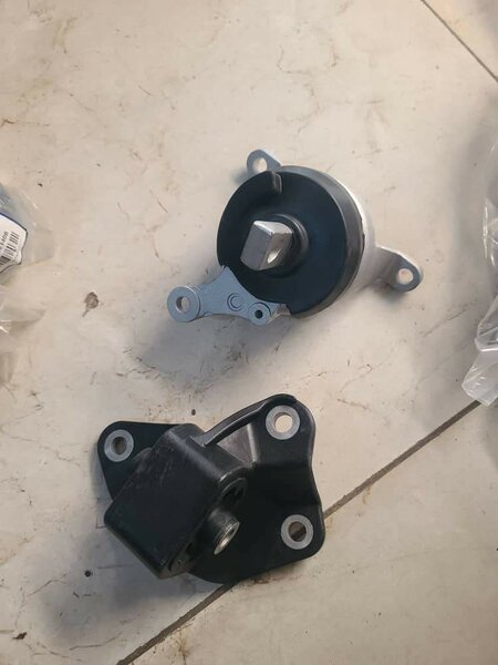 Engine and gearbox seats