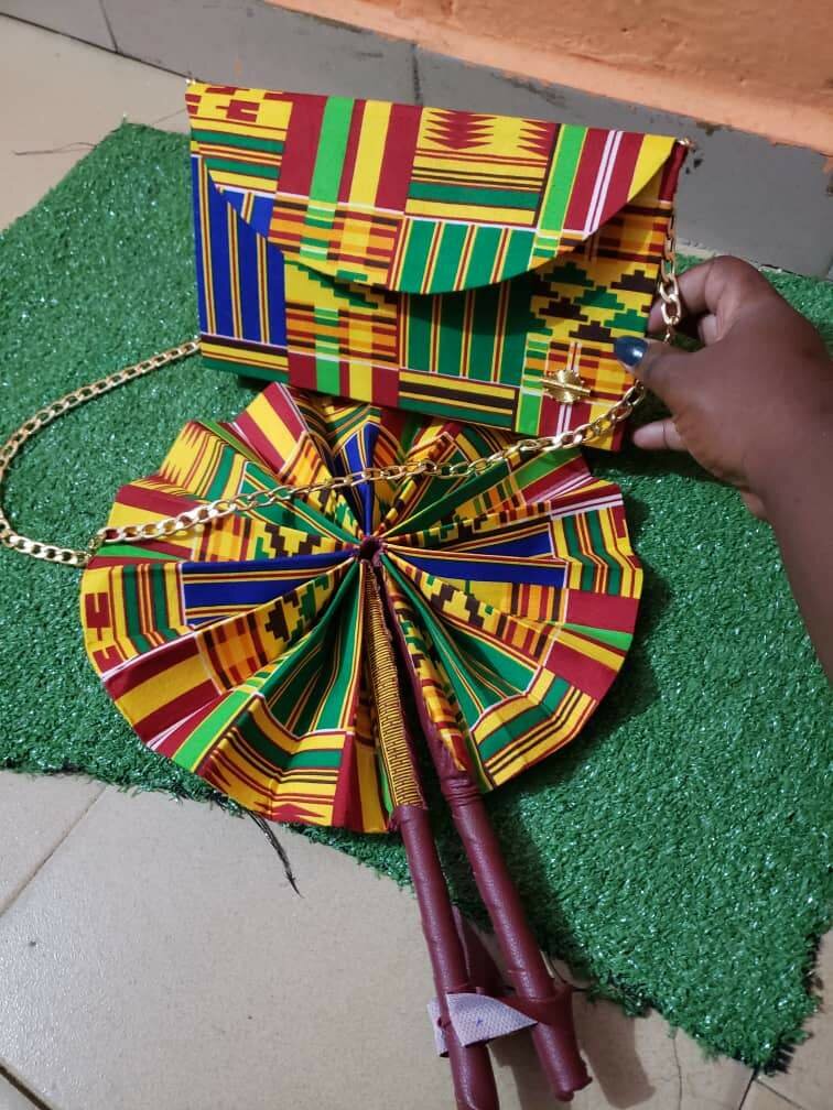 Pochette et son éventail