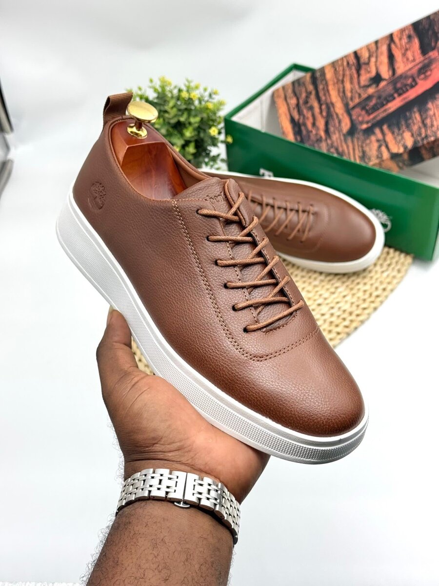 TIMBERLAND BROWN AND WHITE