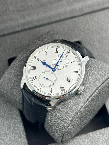 Montre élégante en cuir noir