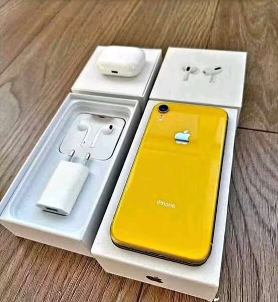 iPhone Jaune avec Accessoires