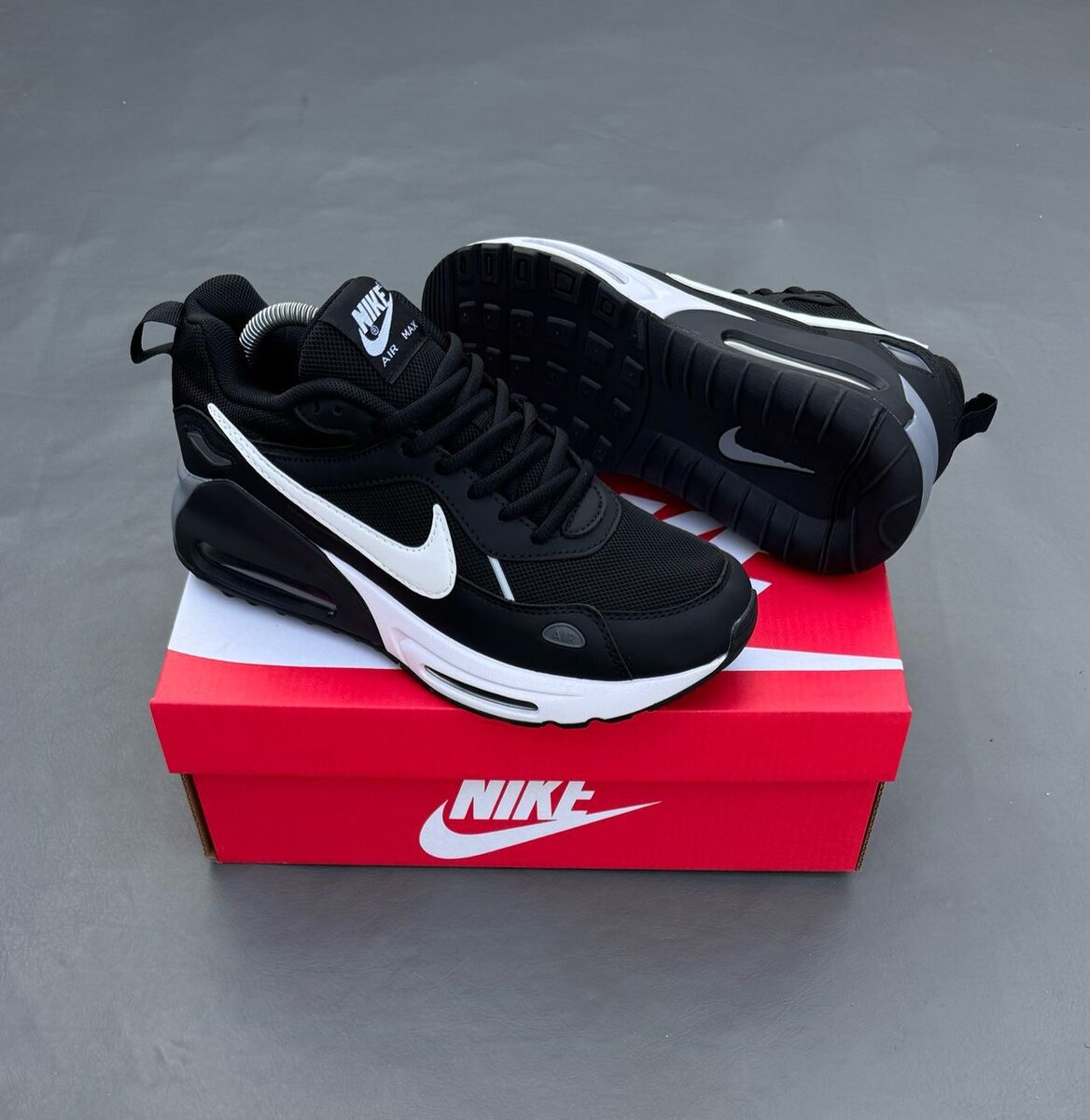 Nike Air Max Noire et Blanche