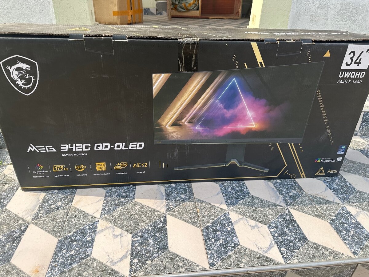 MSI MEG 34-inches OLED MONITOR