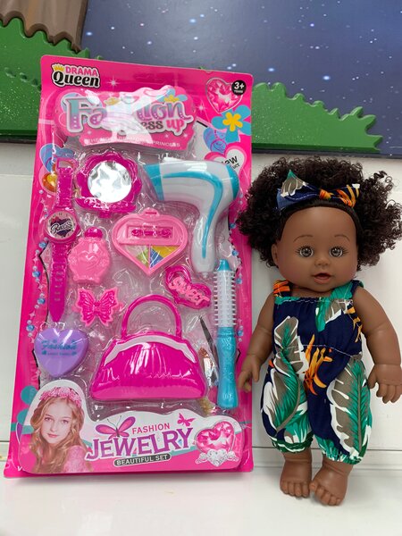 Poupée noire avec Accessoires