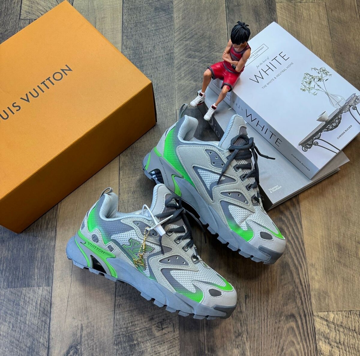 Sneakers Louis Vuitton Style