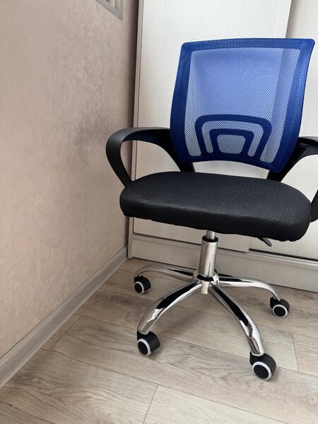Офисное кресло, почти новое