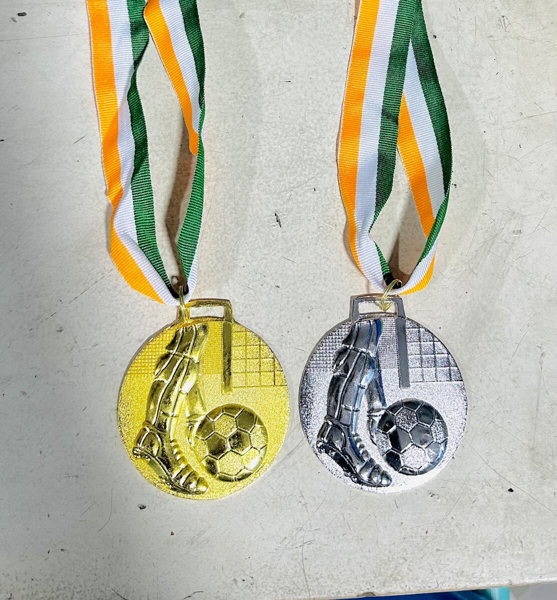 Chez ORACLE  Maillots et Trophée