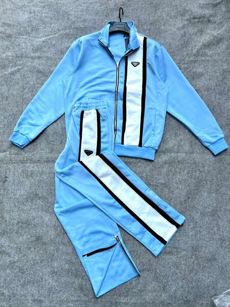 Ensemble de survêtement coloré