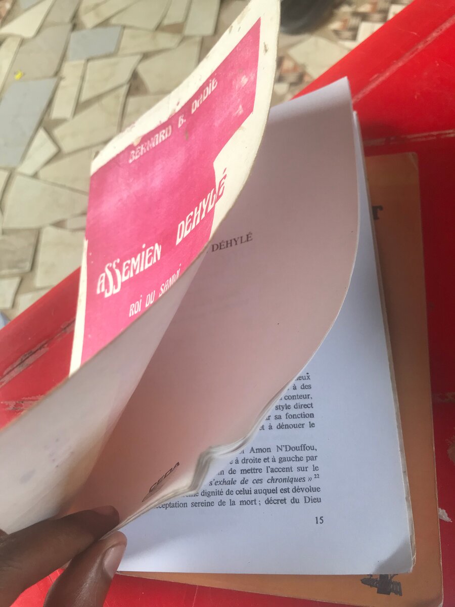 Livre 'Asemien Dehylé'