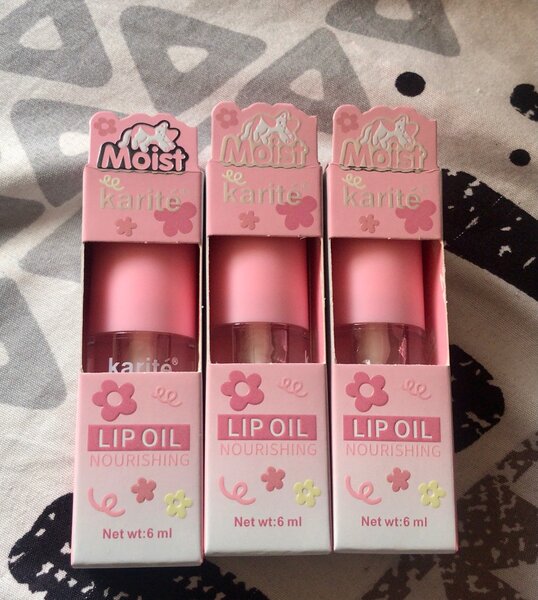 Karité moisturizing lip oil