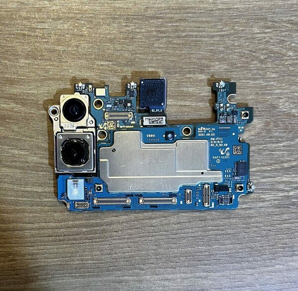 Samsung Galaxy Flip 3 and 4