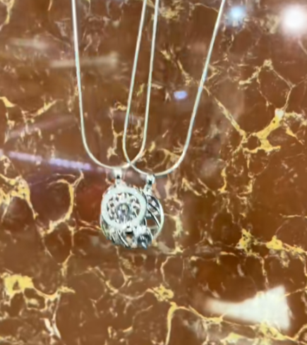 Брелок менен чынжыр