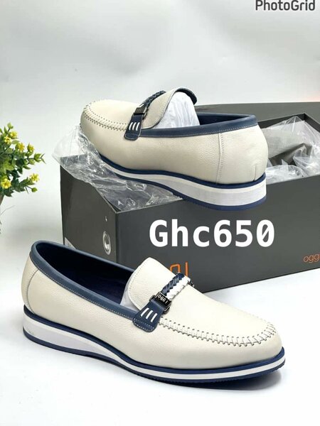 Classical white shoes 