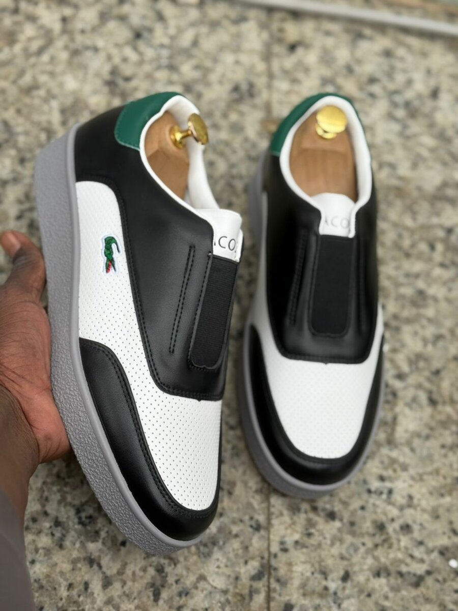 Chaussure de marque lacoste