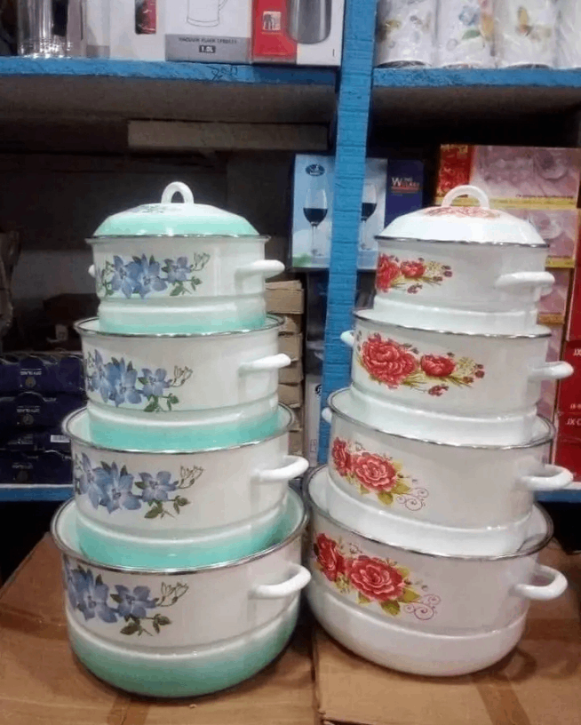 Ensemble de casseroles émaillées décoratives