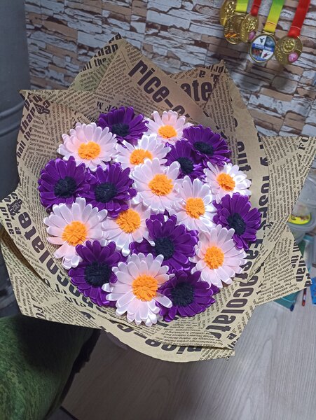 Цветы в подарок. Букеты из роз,из ромашек.