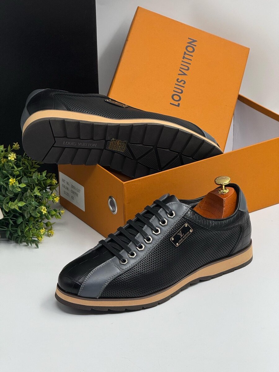 LOUIS VUITTON BLACK AND GREY