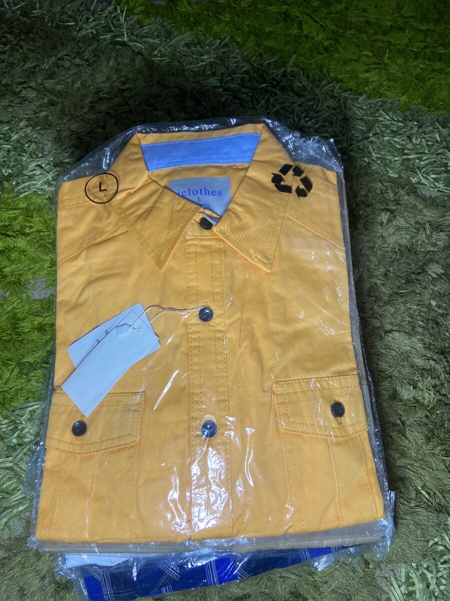 Chemise jaune en coton élégante