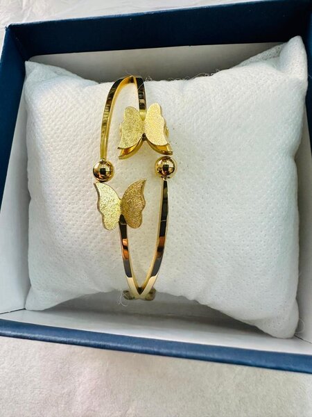 Ladies fashion bracelet