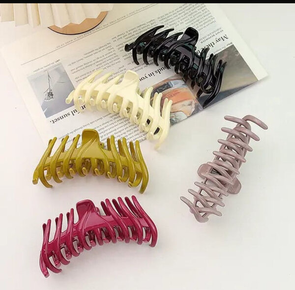 Hair claw clips