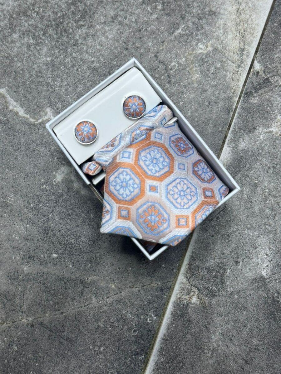 Elegant Tie and Cufflink Set