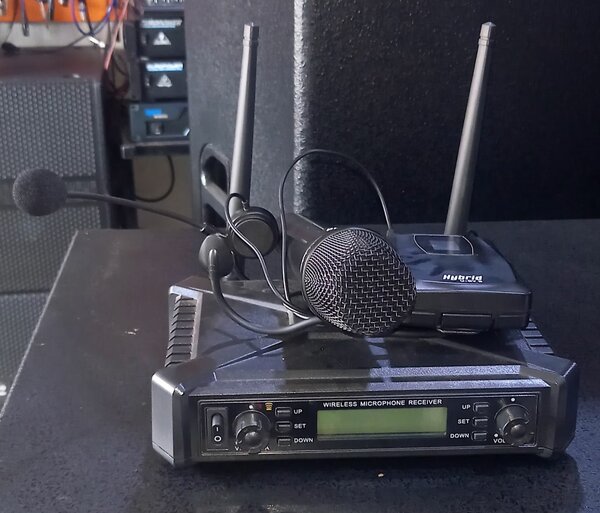 WIRELESS MICROPHONE SET