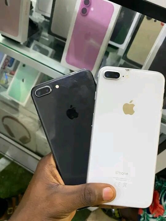 iPhone 7 Plus - Noir et Blanc