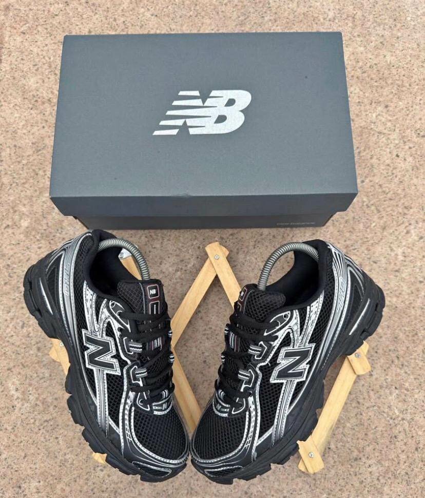 New Balance Sneakers 740