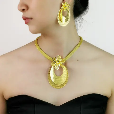 Chaîne et boucles d'oreilles