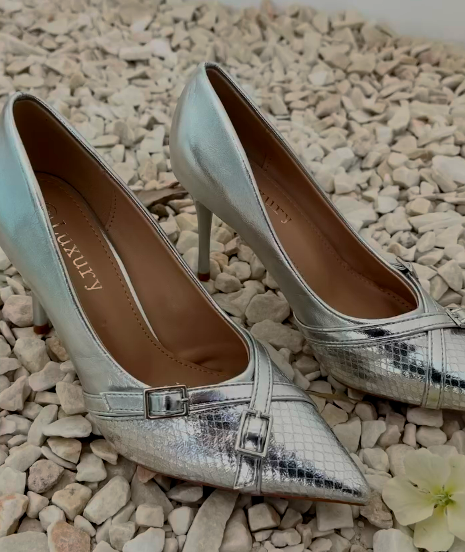 Красивые и элегантные туфли, выполненные из высококачественных материалов, сочетают в себе стиль и комфорт Изысканный дизайн с аккуратным носком подчеркивает женственность. 😍😍