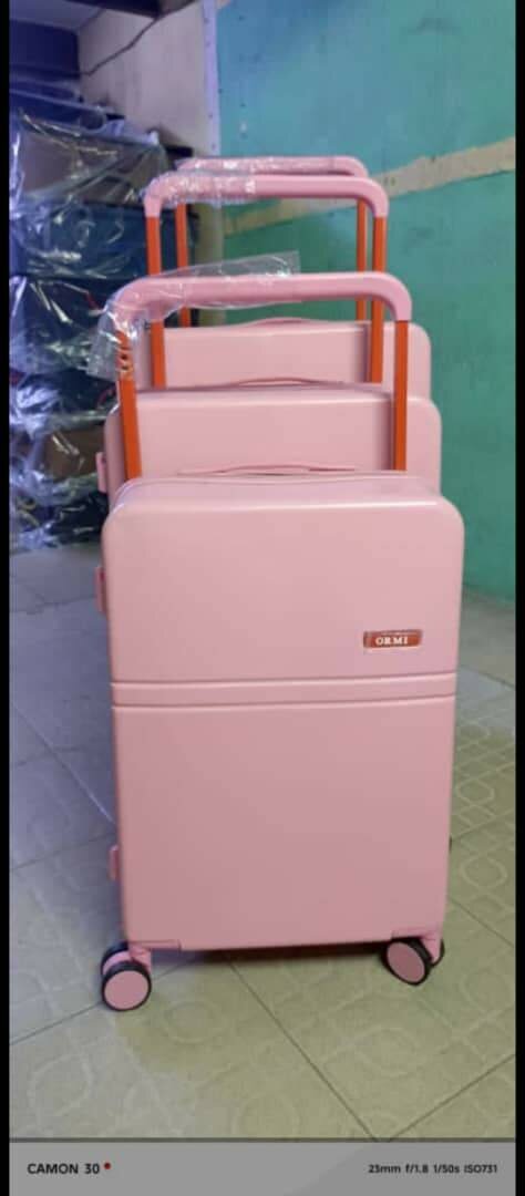 Set de valises rigides colorées