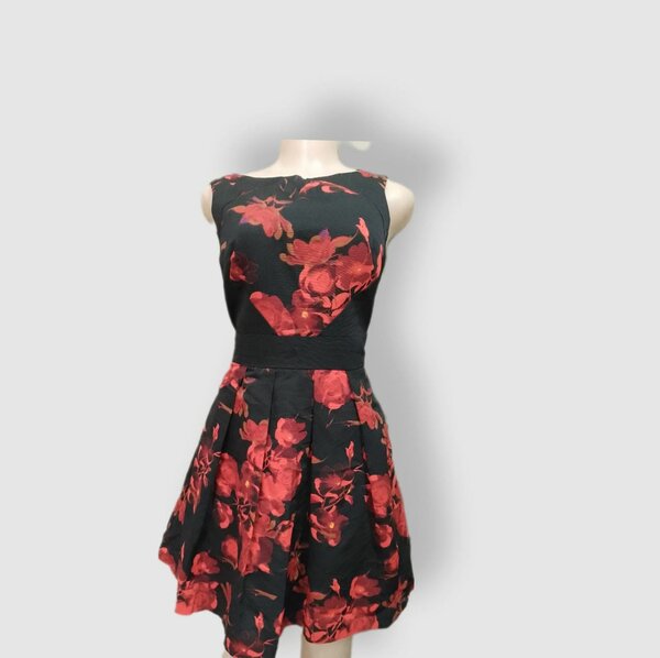 Robe élégante à fleurs