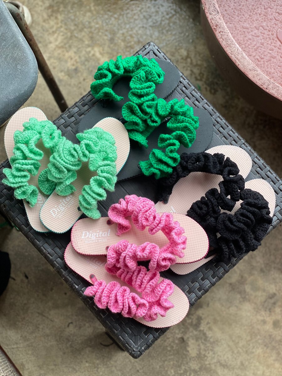 Tongs colorés en crochet