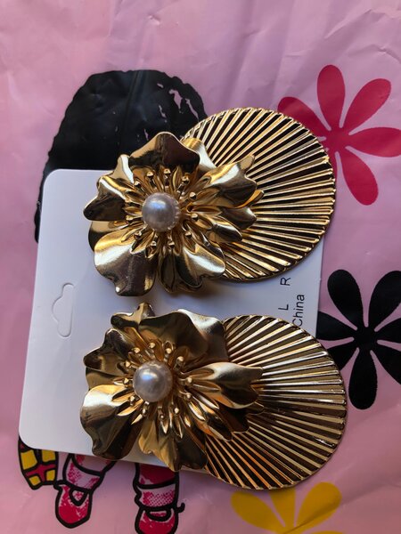 Boucles d'oreilles florales dorées