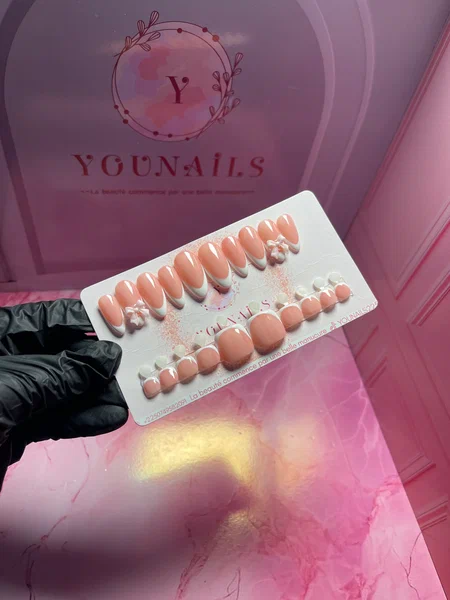 Ongles Pression Roses Élégants