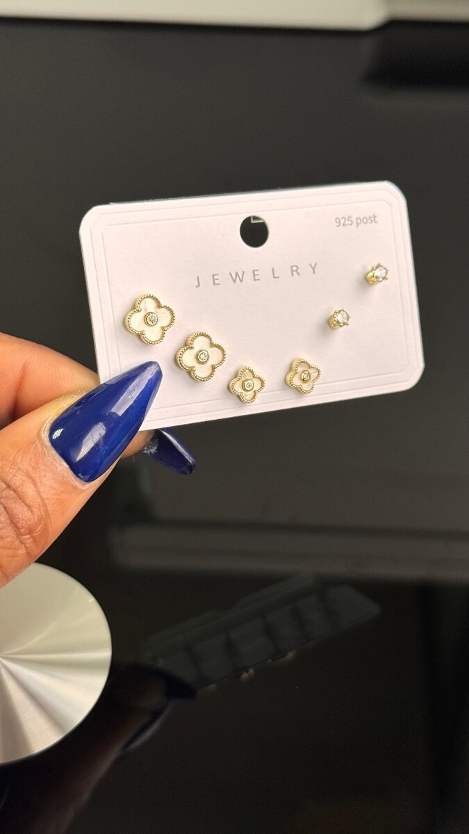 Boucles d'oreilles minimalistes