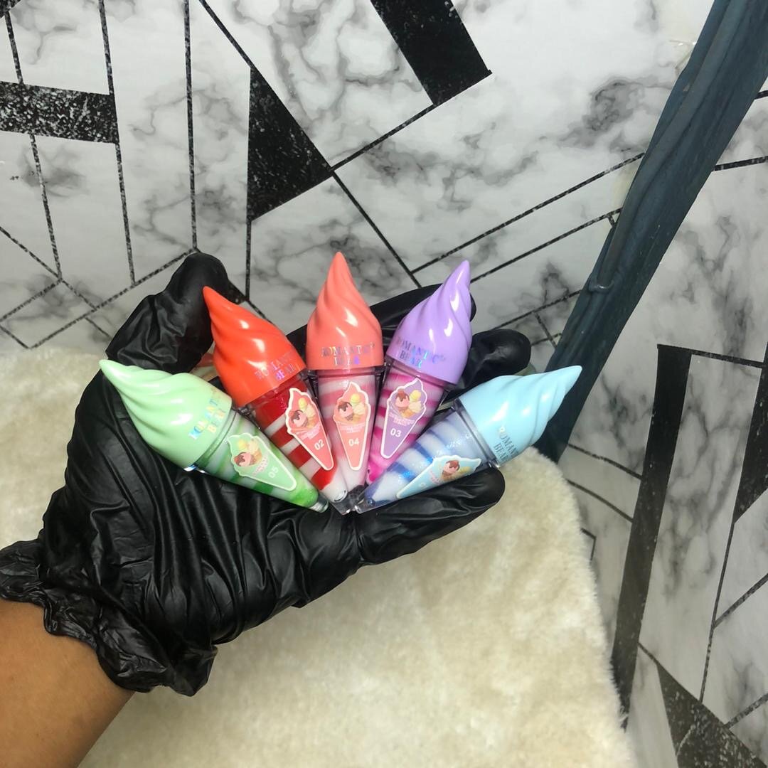 Ensemble de brillants à lèvres colorés