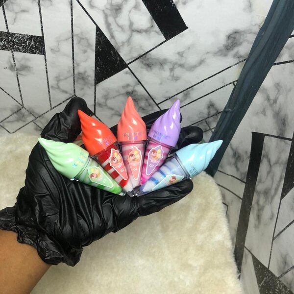 Ensemble de brillants à lèvres colorés