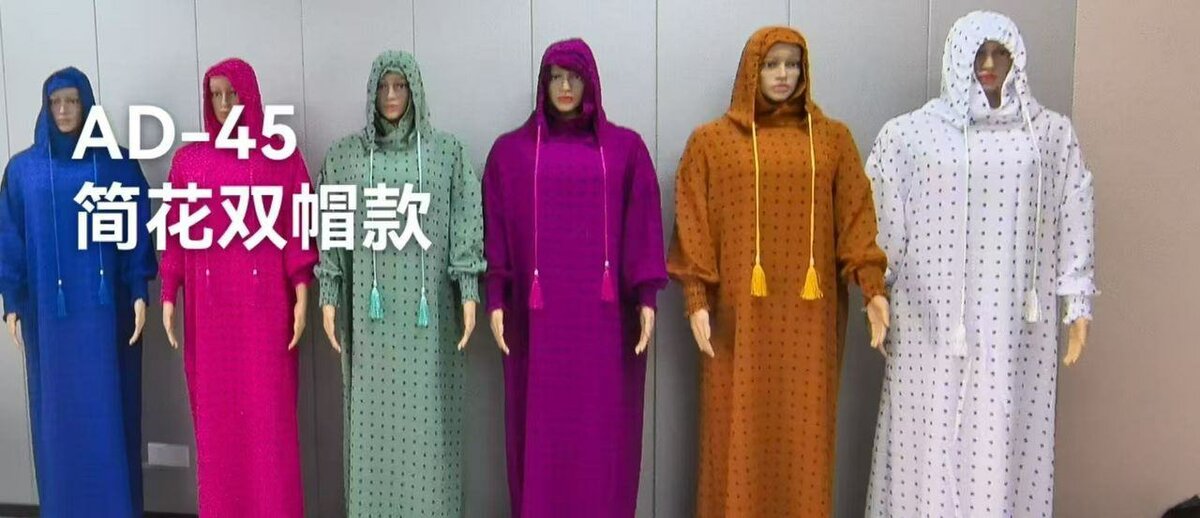 Robe longue à capuche élégante