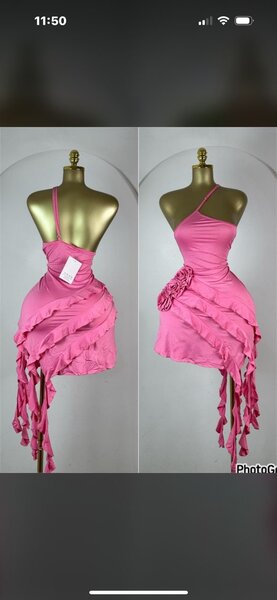 Robes élégantes roses à fleurs