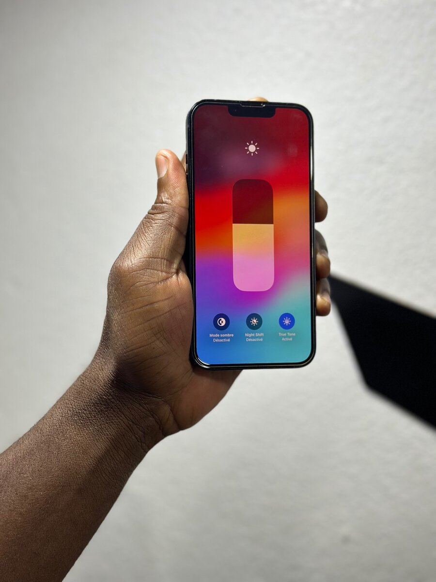 iPhone 14 simple 256Go état 10/10 comme neuf