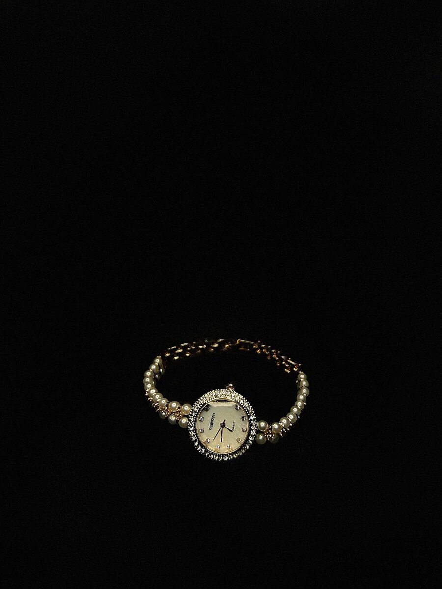 Кварцевые часы с жемчугом